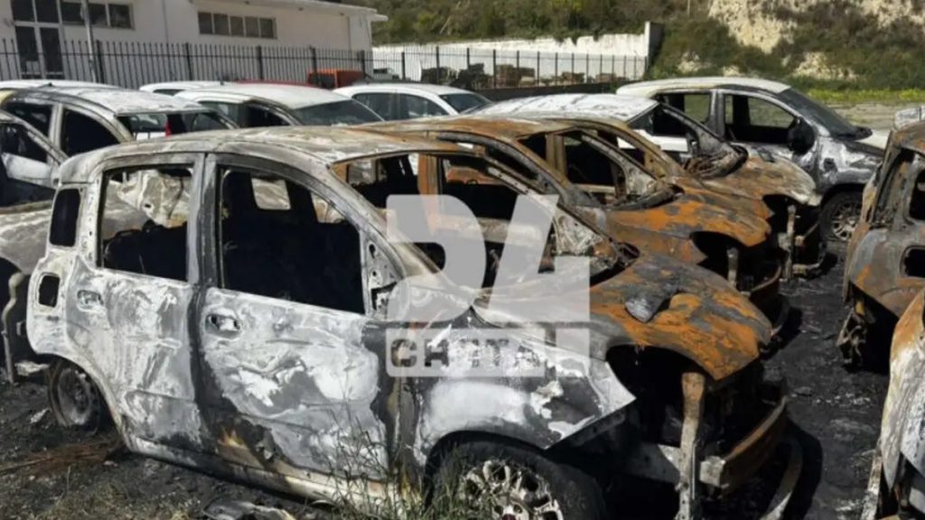 Ηράκλειο: Μεγάλες ζημιές από τη φωτιά σε χώρο με ενοικιαζόμενα αυτοκίνητα – Καταστράφηκαν σχεδόν τα μισά