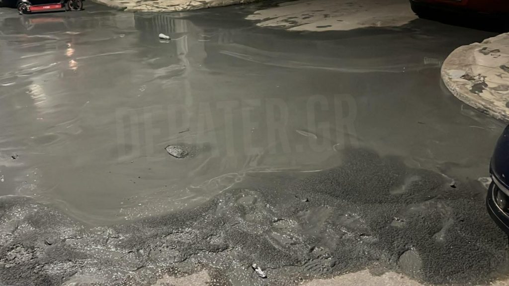 Κυψέλη: Ο δρόμος γέμισε με… αθηναϊκό σχιστόλιθο κατώτερης ενότητας – “Αναβλύζει από χθες” (Εικόνες)