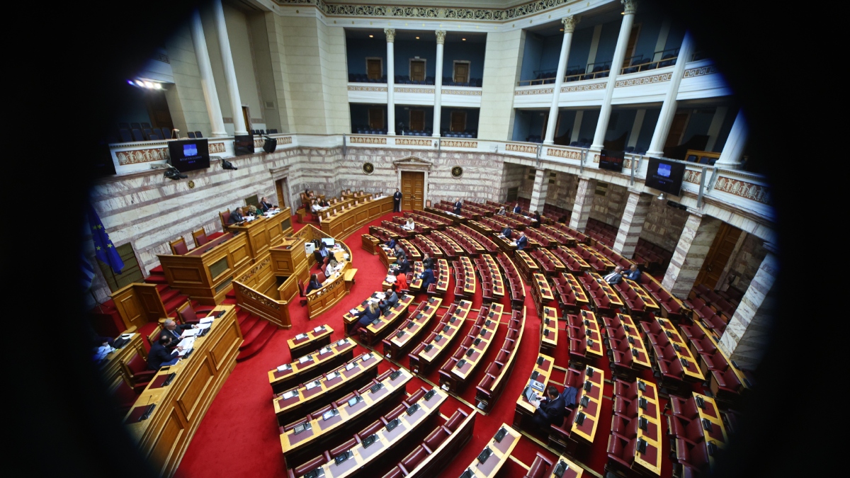Βουλή: LIVE η προ ημερησίας διάταξης συζήτηση για το Κράτος Δικαίου – Στο βήμα ο Κουτσούμπας