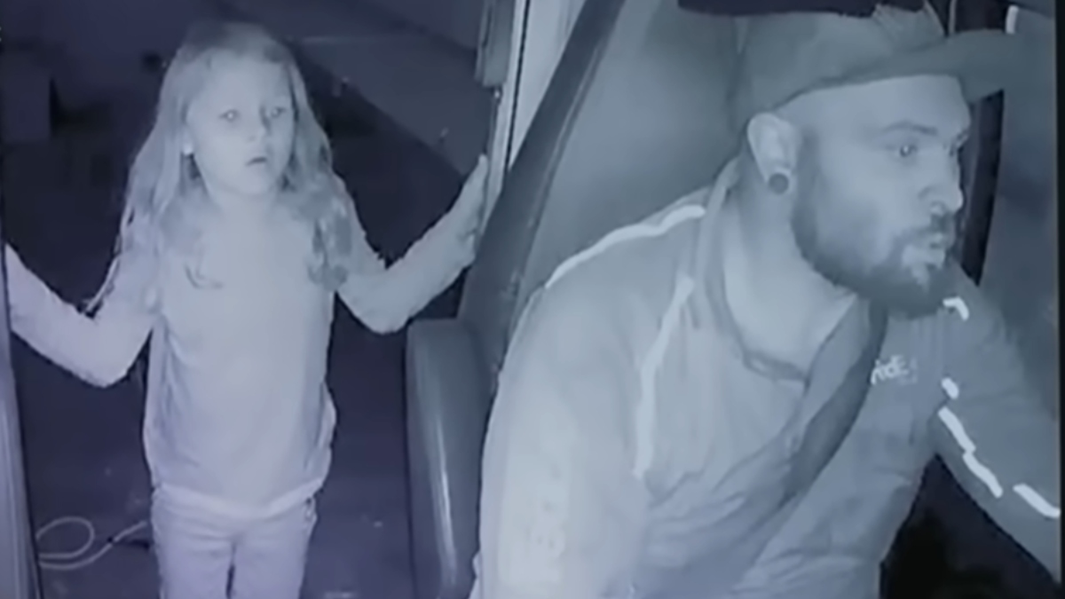 Τέξας: Σοκ με τις τελευταίες στιγμές της 7χρονης που δολοφονήθηκε από κούριερ – “Είσαι απαγωγέας;” (βίντεο)