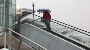 Άστατος ο καιρός σήμερα – Βροχές στο Ιόνιο και τα ηπειρωτικά, ανεβαίνει η θερμοκρασία