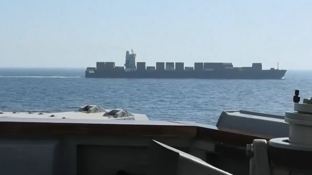 Βίντεο από το ρεσάλτο των ΗΠΑ στο ιρανικό πλοίο – “Όχι” σε νέες συνομιλίες λέει το Ιράν και υπόσχεται αντίποινα