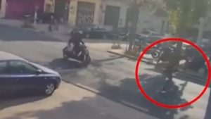 Τροχαίο στη Λιοσίων: Χαροπαλεύει η 16χρονη Βερόνικα – Στον εισαγγελέα ο 16χρονος με το βαρύ παρελθόν που την παρέσυρε