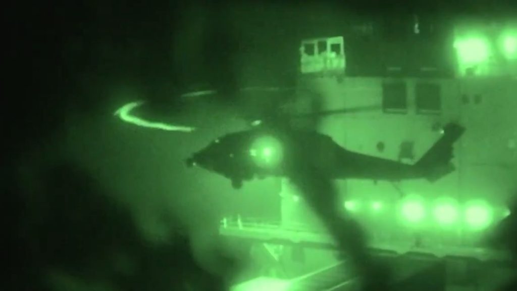 Βίντεο από το ρεσάλτο των Αμερικανών πεζοναυτών στο ιρανικό πλοίο – “Όχι” σε νέες συνομιλίες από το Ιράν που υπόσχεται αντίποινα