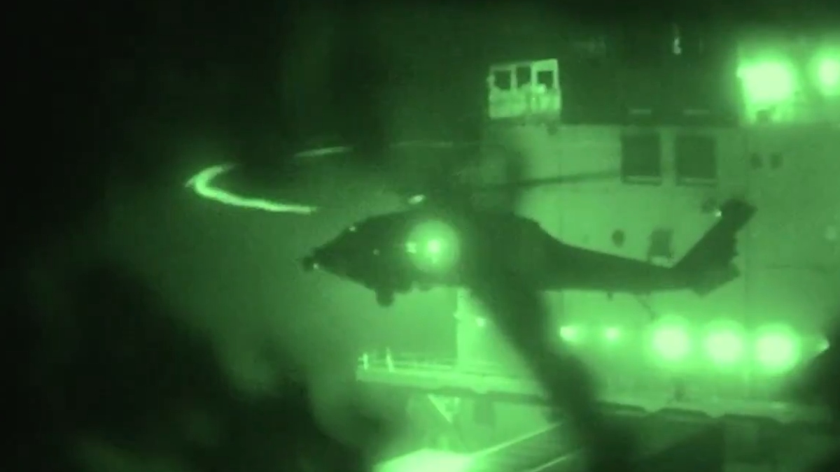 Βίντεο από το ρεσάλτο των Αμερικανών πεζοναυτών στο ιρανικό πλοίο – “Όχι” σε νέες συνομιλίες από το Ιράν που υπόσχεται αντίποινα