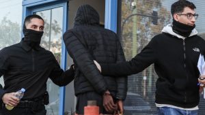 Τροχαίο στη Λιοσίων: Στον εισαγγελέα ο 16χρονος που παρέσυρε και εγκατέλειψε τη 16χρονη