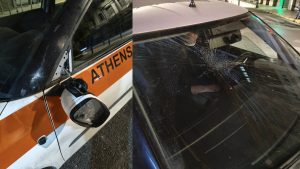 Εξάρχεια: Άγνωστοι προκάλεσαν φθορές σε περιπολικό της Δημοτικής Αστυνομίας στη Σόλωνος (Φωτογραφίες)