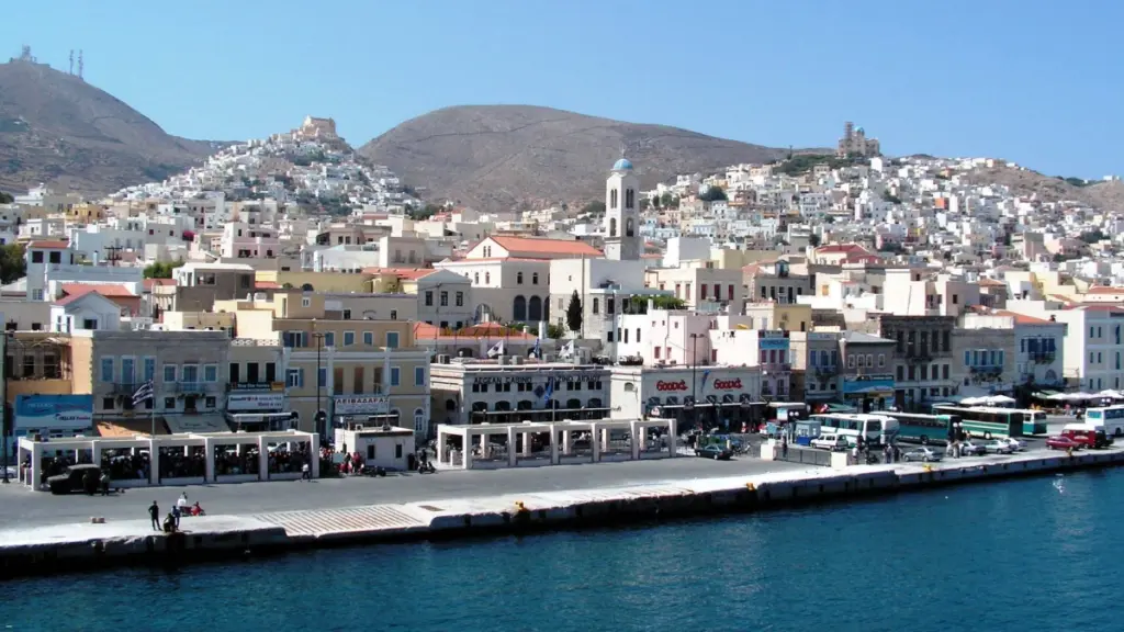 Σύρος: Το κρυφό, ανεκτίμητο διαμάντι των Κυκλάδων – Τι γράφουν βρετανικά μέσα​​​​​​​​​​​