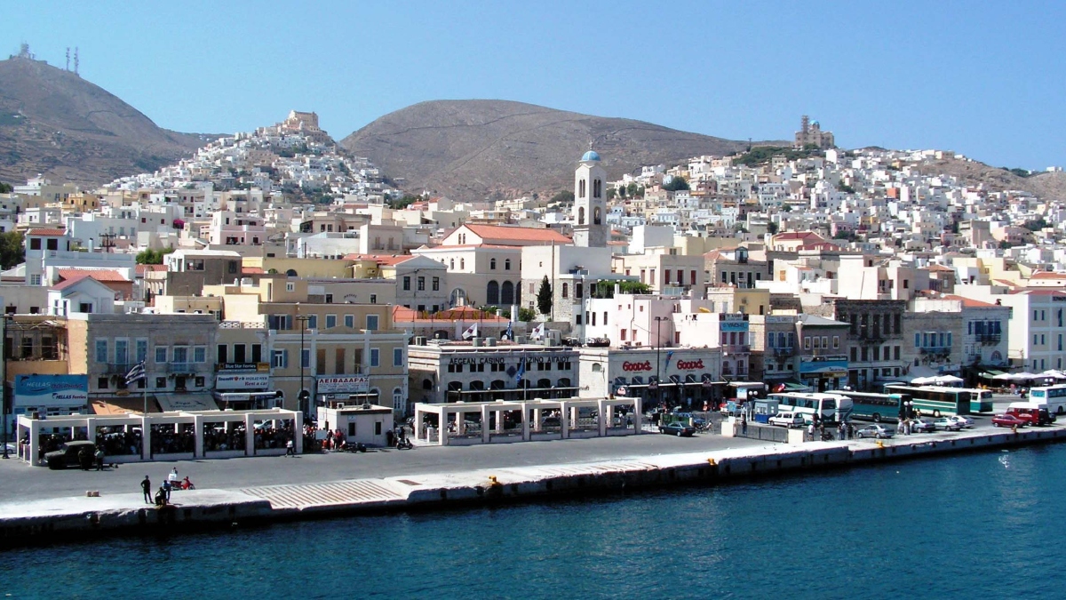 Σύρος: Το κρυφό, ανεκτίμητο διαμάντι των Κυκλάδων – Τι γράφουν βρετανικά μέσα​​​​​​​​​​​