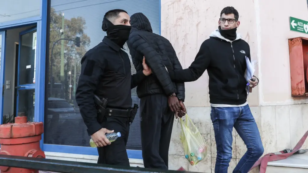 Τροχαίο στη Λιοσίων: Ποινική δίωξη για δύο κακουργήματα σε βάρος του 16χρονου που παρέσυρε τη 16χρονη
