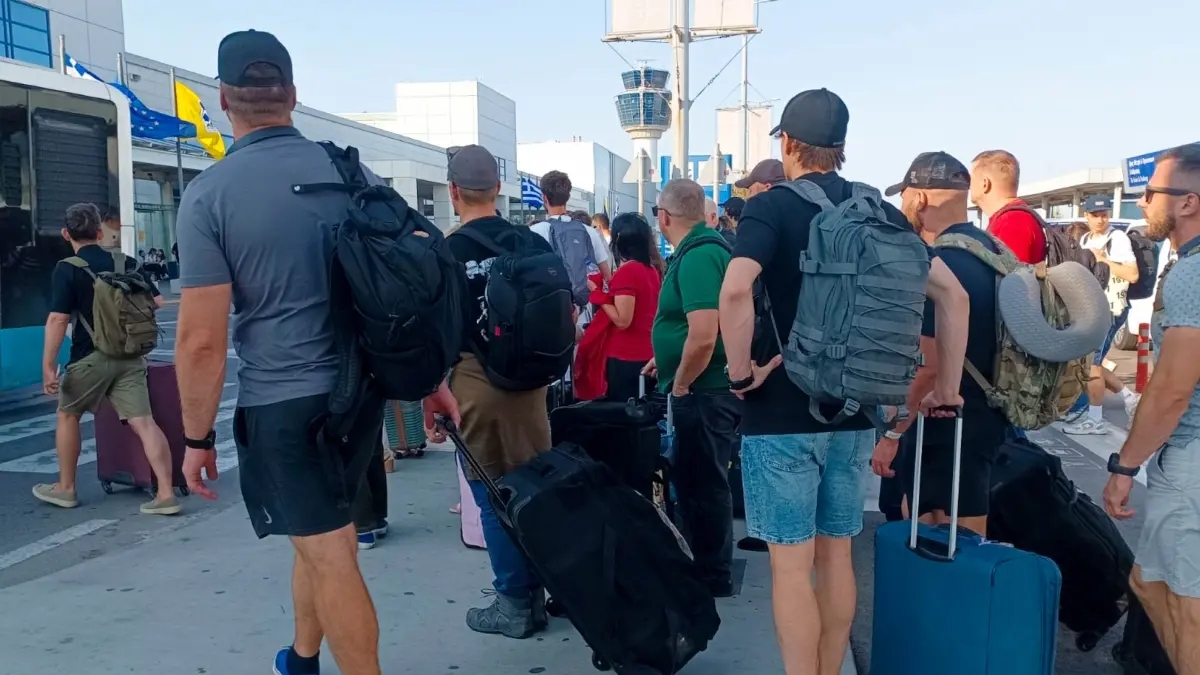 Η Ελλάδα χαλαρώνει τους ελέγχους στα αεροδρόμια για τους Βρετανούς – Εξαιρούνται από τη βιομετρική καταγραφή