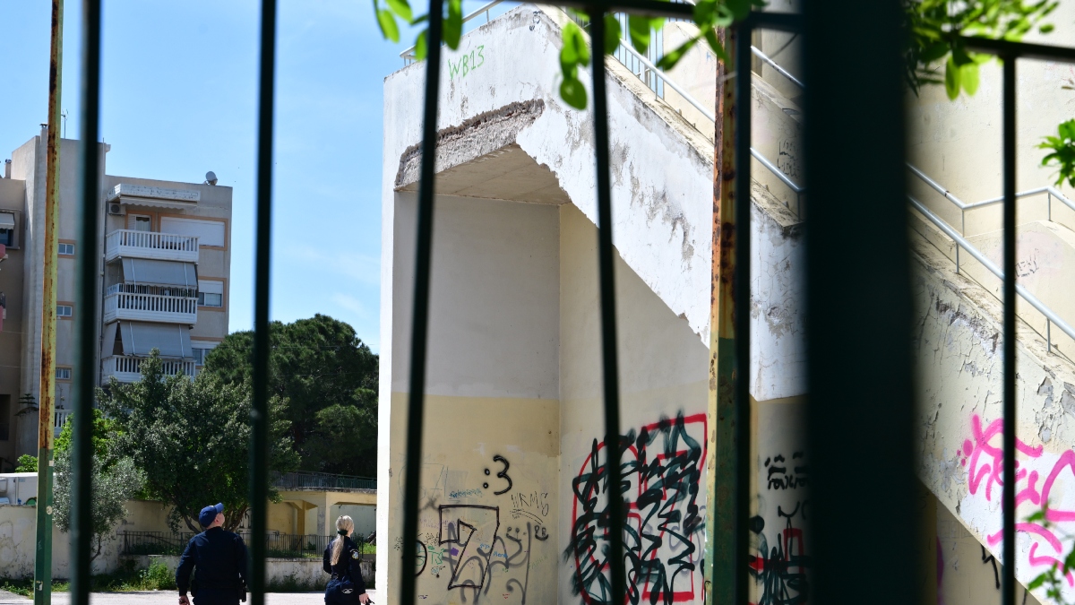 Νέες σοκαριστικές μαρτυρίες για τη 13χρονη στο Χαϊδάρι: “Έπεσε με το κεφάλι” – “Την άκουσα να λέει ότι θα πηδήξει”