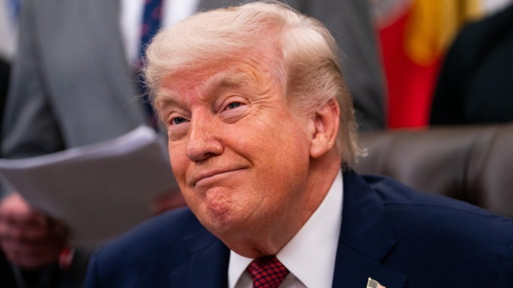 Νέα δημοσκόπηση για τον Τραμπ: Το 51% των Αμερικανών θεωρεί ότι έχει επιδεινωθεί η πνευματική του κατάσταση