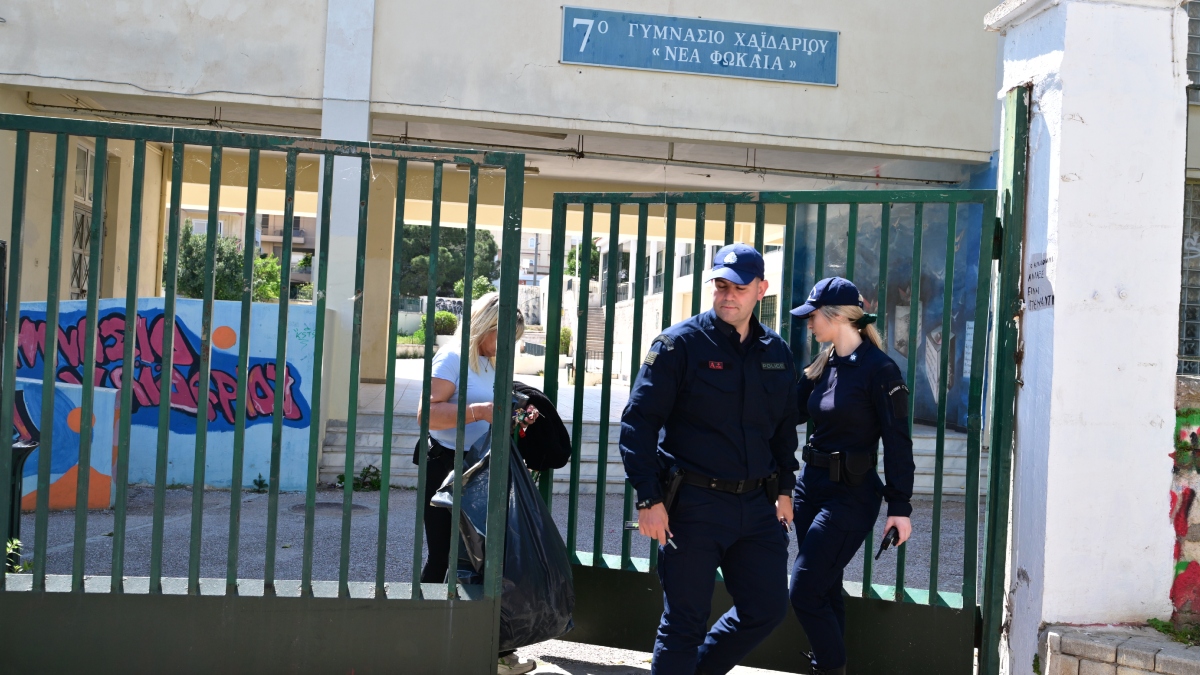 Χαϊδάρι: “Έβαλε το πόδι στο κάγκελο και έπεσε με το κεφάλι” -Συγκρατημένα αισιόδοξοι οι γιατροί