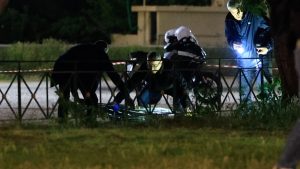 Άγιος Δημήτριος: Τραγική ειρωνεία – Ο ταξίαρχος της ΕΛΑΣ πήγε να δει τι συμβαίνει στο πάρκο και βρήκε τον γιο του νεκρό