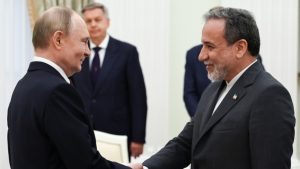 Τραμπ σε Ιράν: “Ελάτε ή τηλεφωνήστε μας” – Κρίσιμη συνάντηση Αραγτσί με Πούτιν στη Ρωσία