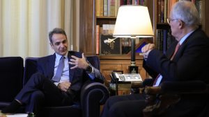 Μητσοτάκης σε Τασούλα: “Κάνουμε το καλύτερο για να στηρίξουμε τα ελληνικά νοικοκυριά”