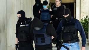 Άγιος Δημήτριος: Αναβλήθηκε για τις 20/5 η δίκη των 3 φίλων του 20χρονου που δολοφόνησε τον 27χρονο