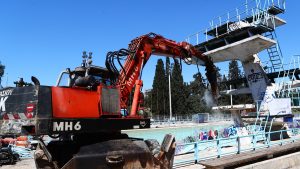 Ιστορική μέρα για την Ελληνική Ολυμπιακή Επιτροπή: Αρχισαν τα έργα ανακατασκευής του Ολυμπιακού Κολυμβητηρίου