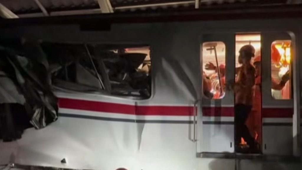 Σιδηροδρομικό δυστύχημα στην Ινδονησία: Τουλάχιστον 14 νεκροί και 81 τραυματίες (βίντεο)