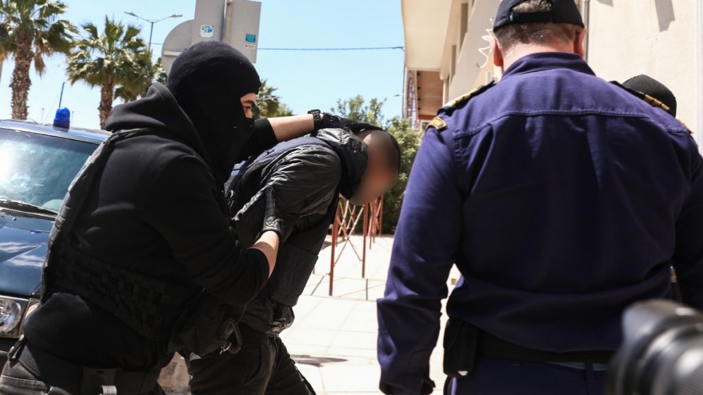 Άγιος Δημήτριος: Απολογείται ο καθ’ ομολογίαν δολοφόνος του 27χρονου, τι θα υποστηρίξει – Νέα στοιχεία για το έγκλημα