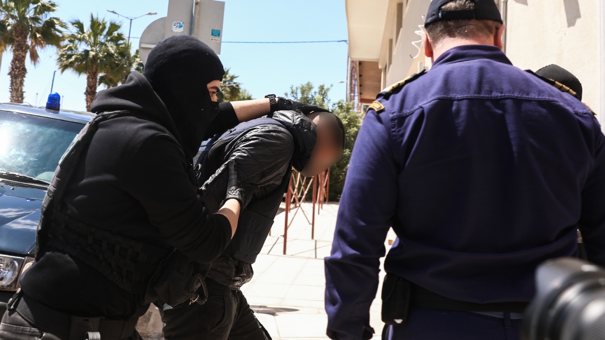 Άγιος Δημήτριος: Απολογείται ο καθ’ ομολογίαν δολοφόνος του 27χρονου, τι θα υποστηρίξει – Νέα στοιχεία για το έγκλημα