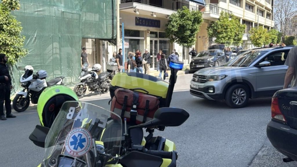 Τρόμος στον ΕΦΚΑ Κεραμεικού: “Πυροβόλησε τον υπάλληλο γιατί του είπε ότι δεν μπορεί να βγάλει σύνταξη”