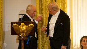 Όσα έγιναν στο δείπνο του Τραμπ με τον Κάρολο στον Λευκό Οίκο – Τα πολιτικά μηνύματα, η πρόποση και ο Σαίξπηρ