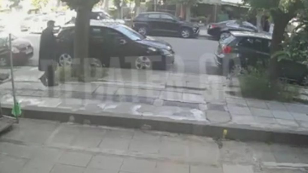 “Ήταν ήρεμος, δεν κατάλαβα τίποτα” λέει ο οδηγός ταξί που μετέφερε τον 89χρονο πιστολέρο (βίντεο)