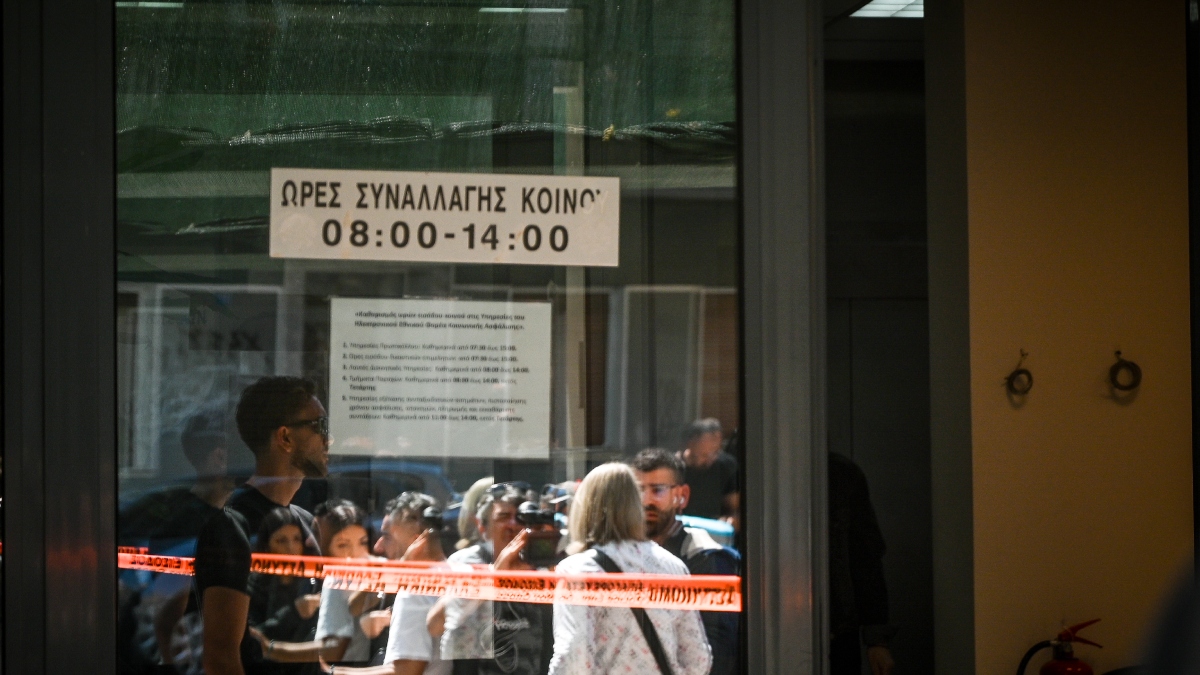 Σε κλοιό κινητοποιήσεων ΕΦΚΑ και δικαστήρια μετά τις επιθέσεις του 89χρονου – “Ελλιπή τα μέτρα ασφαλείας”