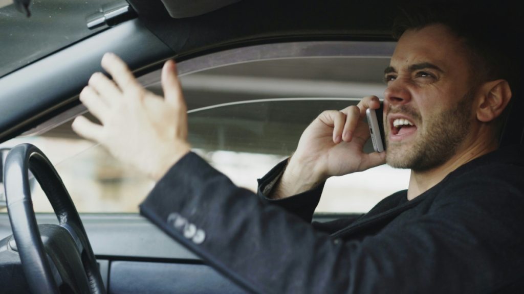 Road rage: Τι είναι και γιατί είμαστε επιθετικοί στο τιμόνι