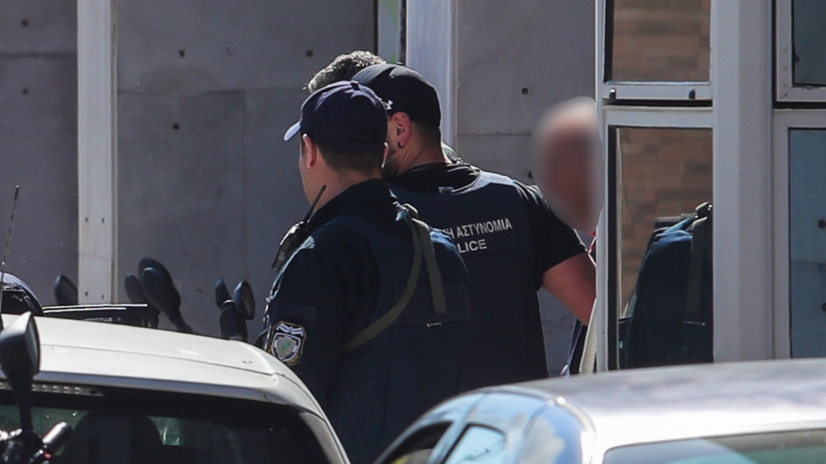 Στον εισαγγελέα ο 89χρονος για τους πυροβολισμούς σε ΕΦΚΑ και Εφετείο – “Δεν ήθελα να σκοτώσω, αλλά να κάνω θόρυβο”