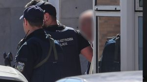 Ποινική δίωξη για 3 κακουργήματα σε βάρος του 89χρονου πιστολέρο – Αντιμέτωπος και με 6 πλημμελήματα 