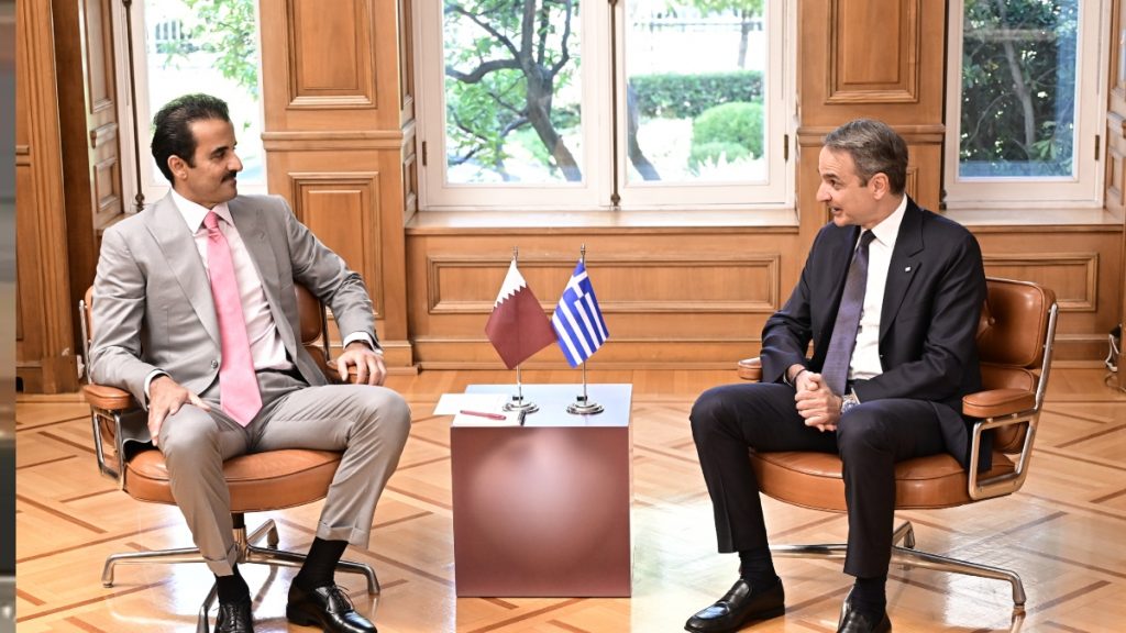 Συνάντηση Μητσοτάκη με τον εμίρη του Κατάρ – Ευχαριστίες αλ Θάνι για τη στάση της Ελλάδας και “σήμα” για επενδύσεις