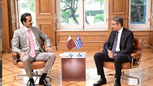 Συνάντηση Μητσοτάκη με τον εμίρη του Κατάρ – Ευχαριστίες αλ Θάνι για τη στάση της Ελλάδας και “σήμα” για επενδύσεις