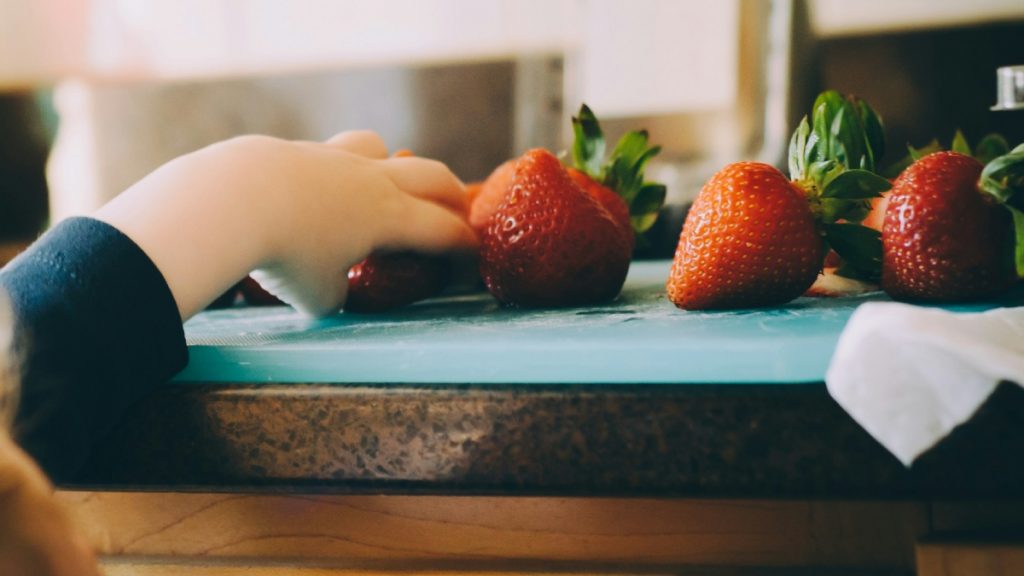 Κοιλιοκάκη στα παιδιά: Τι είναι και πώς αντιμετωπίζεται – Οι τροφές που απαγορεύονται