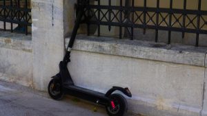 Τροχαία με πατίνια: Τουλάχιστον ένα παιδί την ημέρα στο νοσοκομείο – Πάνω από μία ώρα έκαναν ΚΑΡΠΑ στον 13χρονο στην Ηλεία