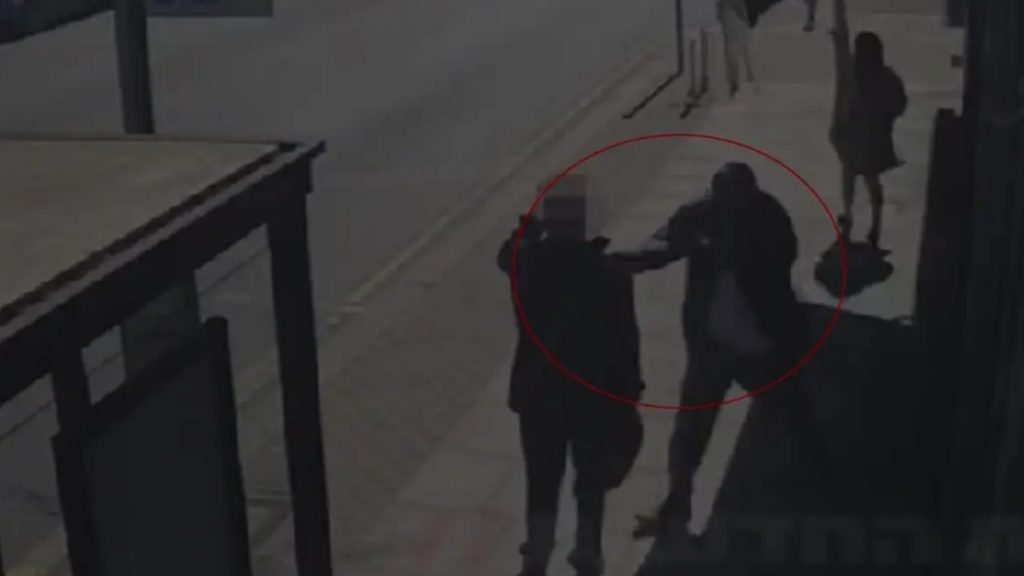 Λονδίνο: Βίντεο ντοκουμέντο από την στιγμή που ο 45χρονος επιτίθεται σε  δύο Εβραίους φωνάζοντας «Αλλάχ Ακμπάρ»