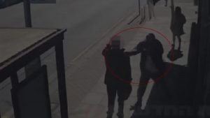 Λονδίνο: Βίντεο ντοκουμέντο από την στιγμή που ο 45χρονος επιτίθεται σε  δύο Εβραίους φωνάζοντας «Αλλάχ Ακμπάρ»