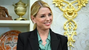 Ο Τραμπ απέλυσε την Πάμ Μπόντι από τη θέση του Γενικού Εισαγγελέα