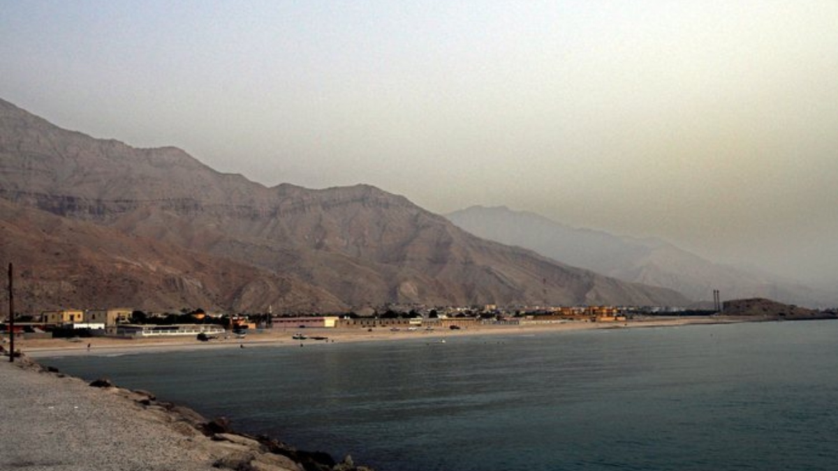 Στενά του Ορμούζ: Τουλάχιστον 2 δεξαμενόπλοια απομακρύνθηκαν μετά την έναρξη του αποκλεισμού από τις ΗΠΑ