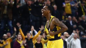 ΑΕΚ – Μπανταλόνα 87-84: «Κιτρινόμαυρο ηφαίστειο» κατάπιε τους Ισπανούς και έκανε το 1-0