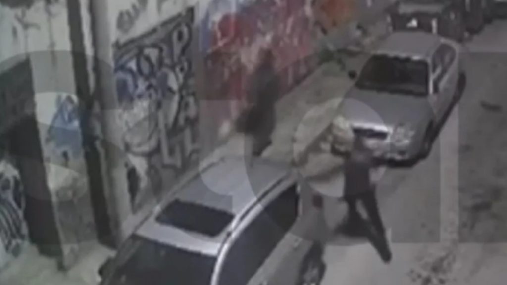 Άγιος Παντελεήμονας: Βίντεο ντοκουμέντο από τη στιγμή που ο 29χρονος Παλαιστίνιος σε αμόκ σπάει 30 αυτοκίνητα