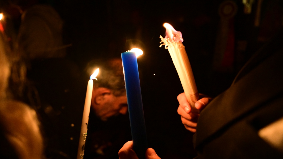 Στα Ιεροσόλυμα η ελληνική αποστολή για την μεταφορά του Αγίου Φωτός – Στις 18:30 η άφιξη στο “Ελ. Βενιζέλος”