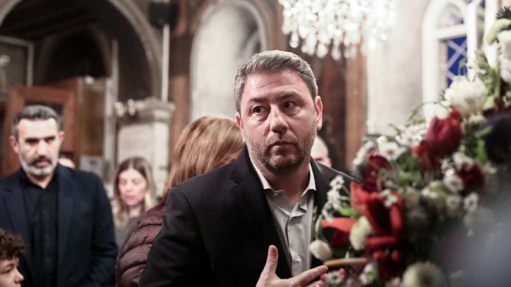 Νίκος Ανδρουλάκης: Παρών στην περιφορά του Επιταφίου στην Πλάκα