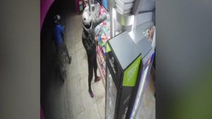 Νότια προάστια: Βίντεο ντοκουμέντο από την άγουρη συμμορία που είχε ρημάξει περίπτερα και βενζινάδικα