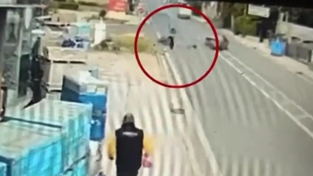 Αρτέμιδα: Σοβαρό τροχαίο – Αυτοκίνητο παρέσυρε μοτοσικλετιστή και τον εγκατέλειψε