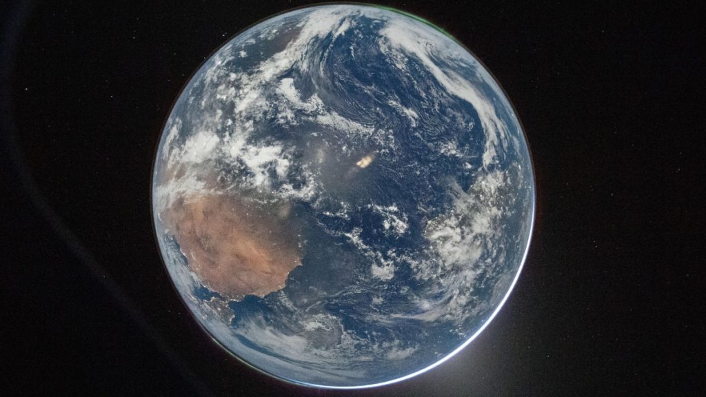 Artemis II: Εντυπωσιακές οι πρώτες φωτογραφίες της που τραβήχτηκαν από τους αστροναύτες