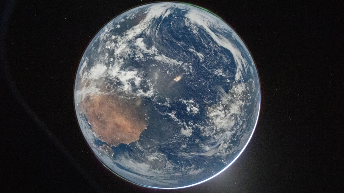 Artemis II: Εντυπωσιακές οι πρώτες φωτογραφίες της που τραβήχτηκαν από τους αστροναύτες