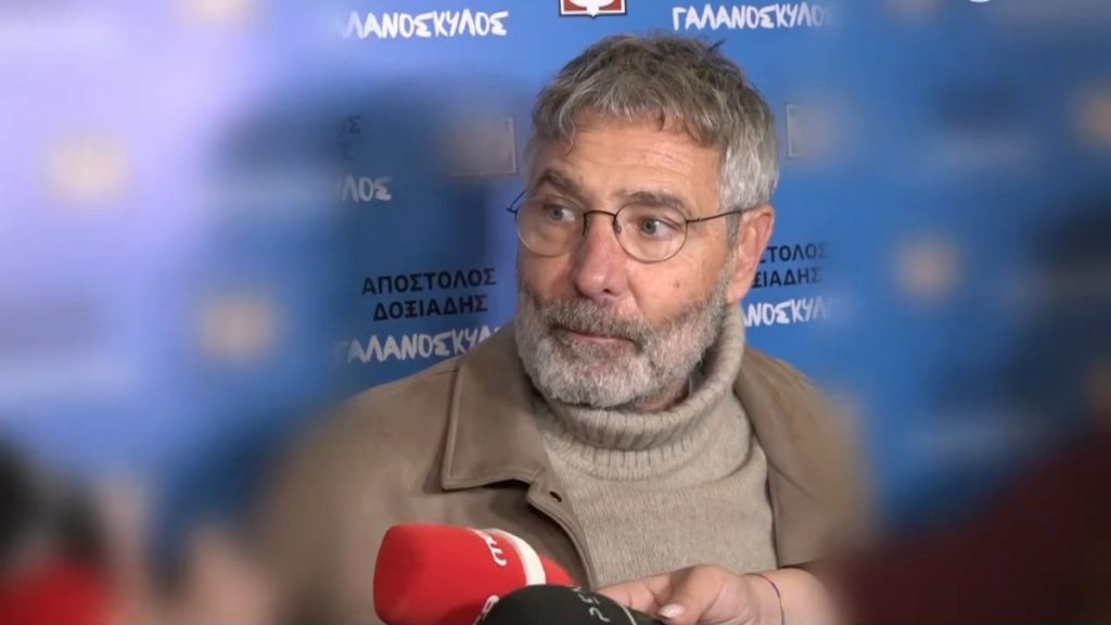 Θοδωρής Αθερίδης: Έφυγε από τις τηλεοπτικές κάμερες όταν ρωτήθηκε για την Σμαράγδα Καρύδη (vid)